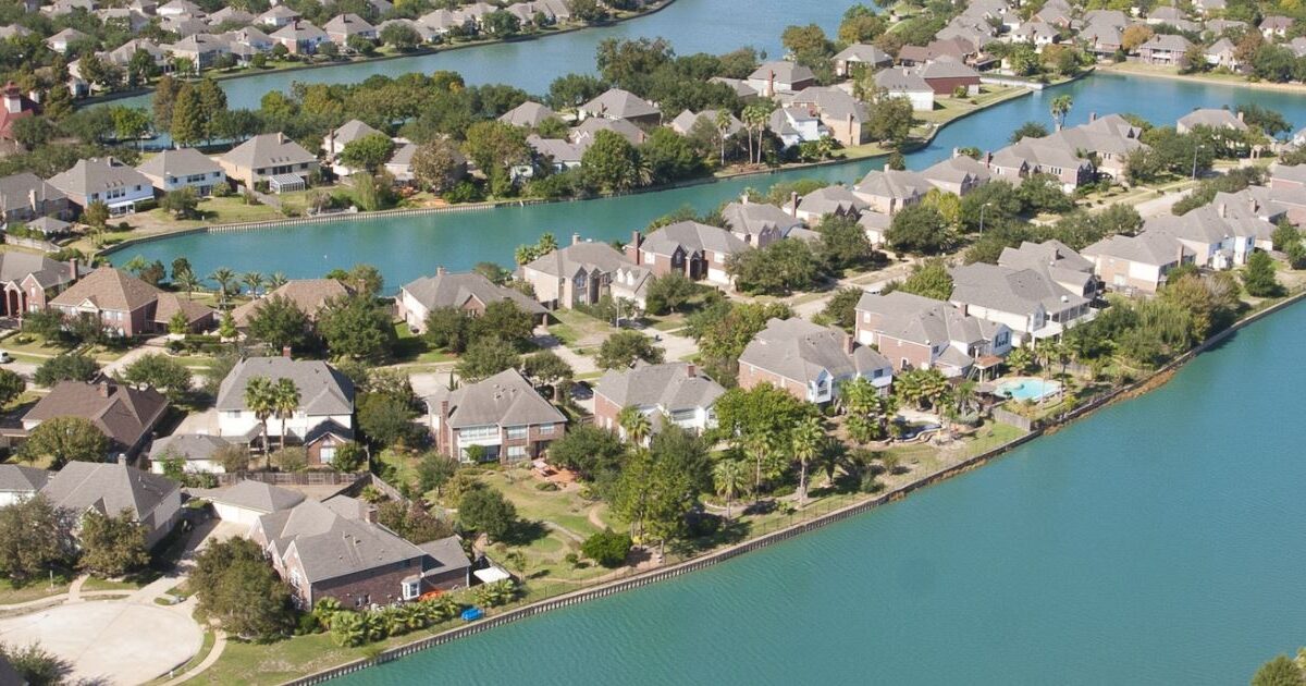 Low maintenance lifestyle for downsizing in Missouri City