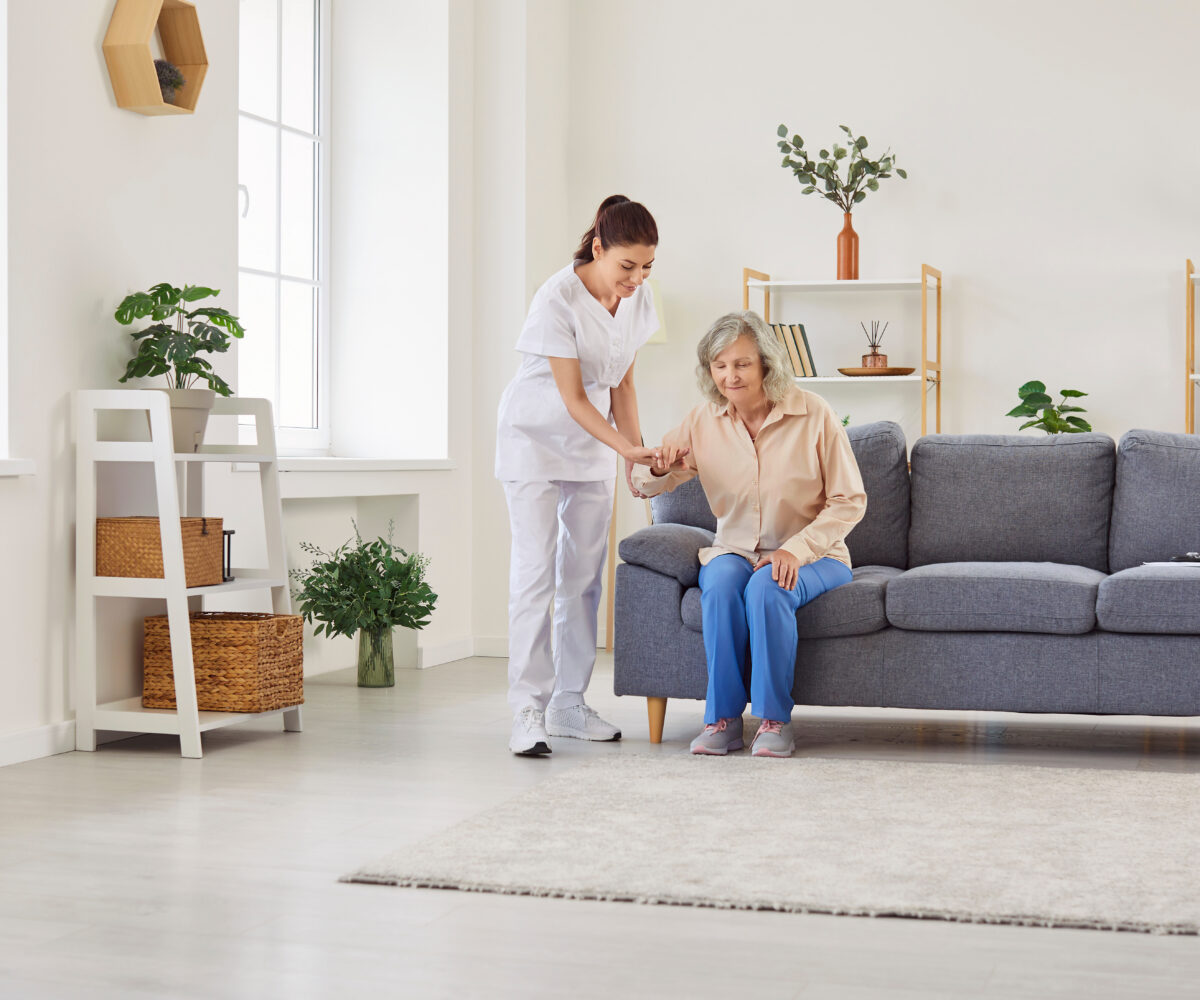 assisted living compared to independent living daily care support