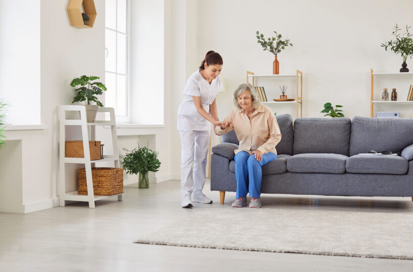 assisted living compared to independent living daily care support
